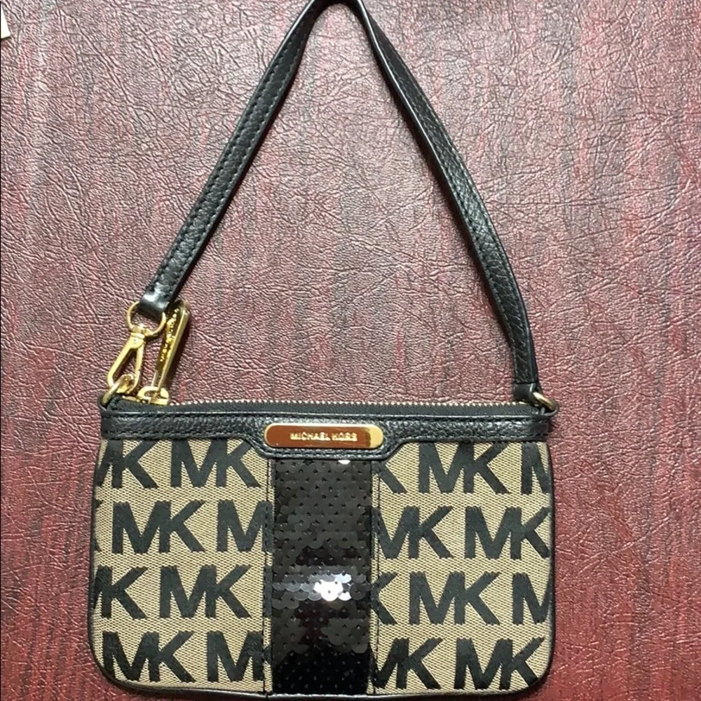 Michael Kors wristlet